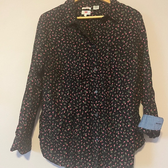 Levi’s Button Up - Picture 1 of 3